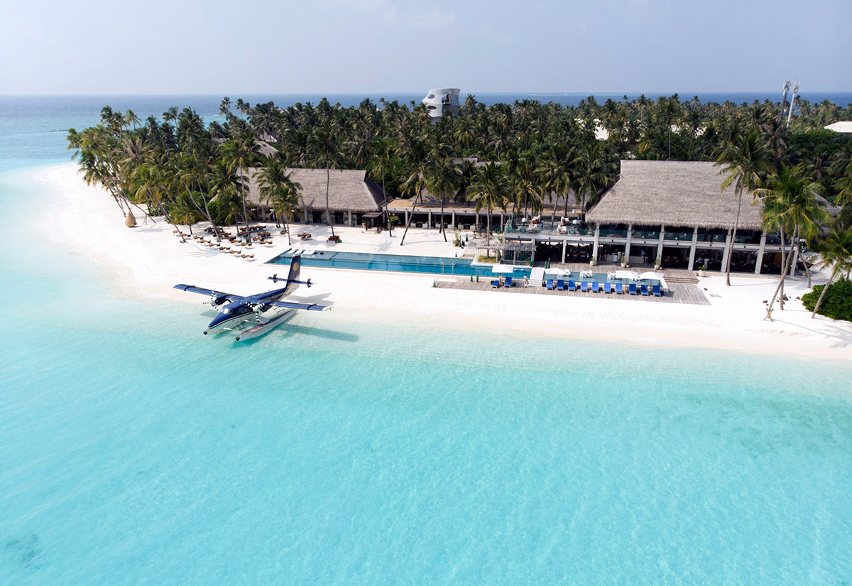 Arrivée en jet privé aux Maldives