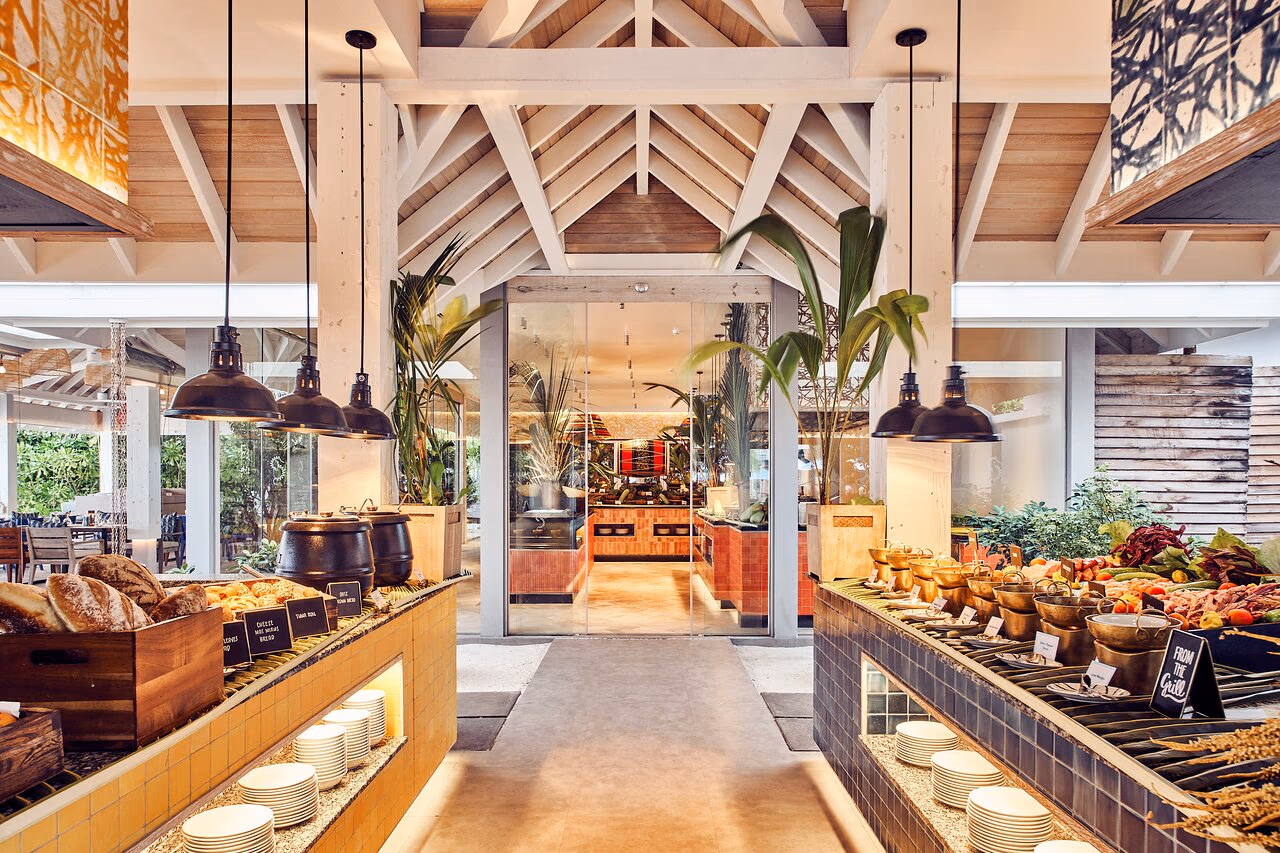 Buffet du restaurant Beach Kitchen de Finolhu, formule all inclusive