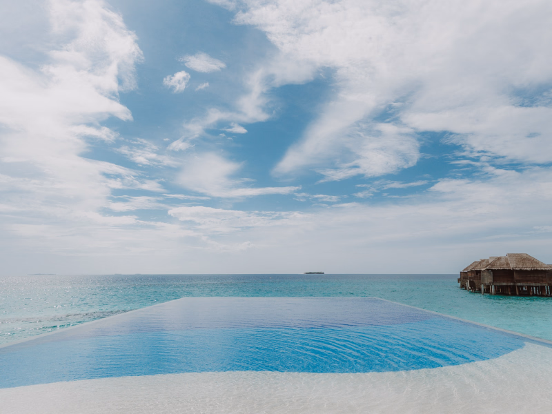 Infinity Pool & Bar